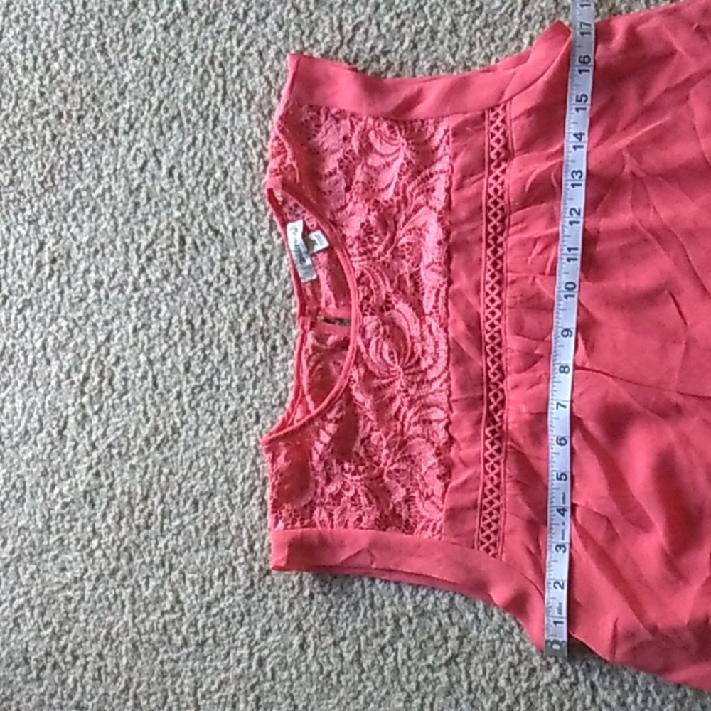 4/$20 women's top - Picture 6 of 8